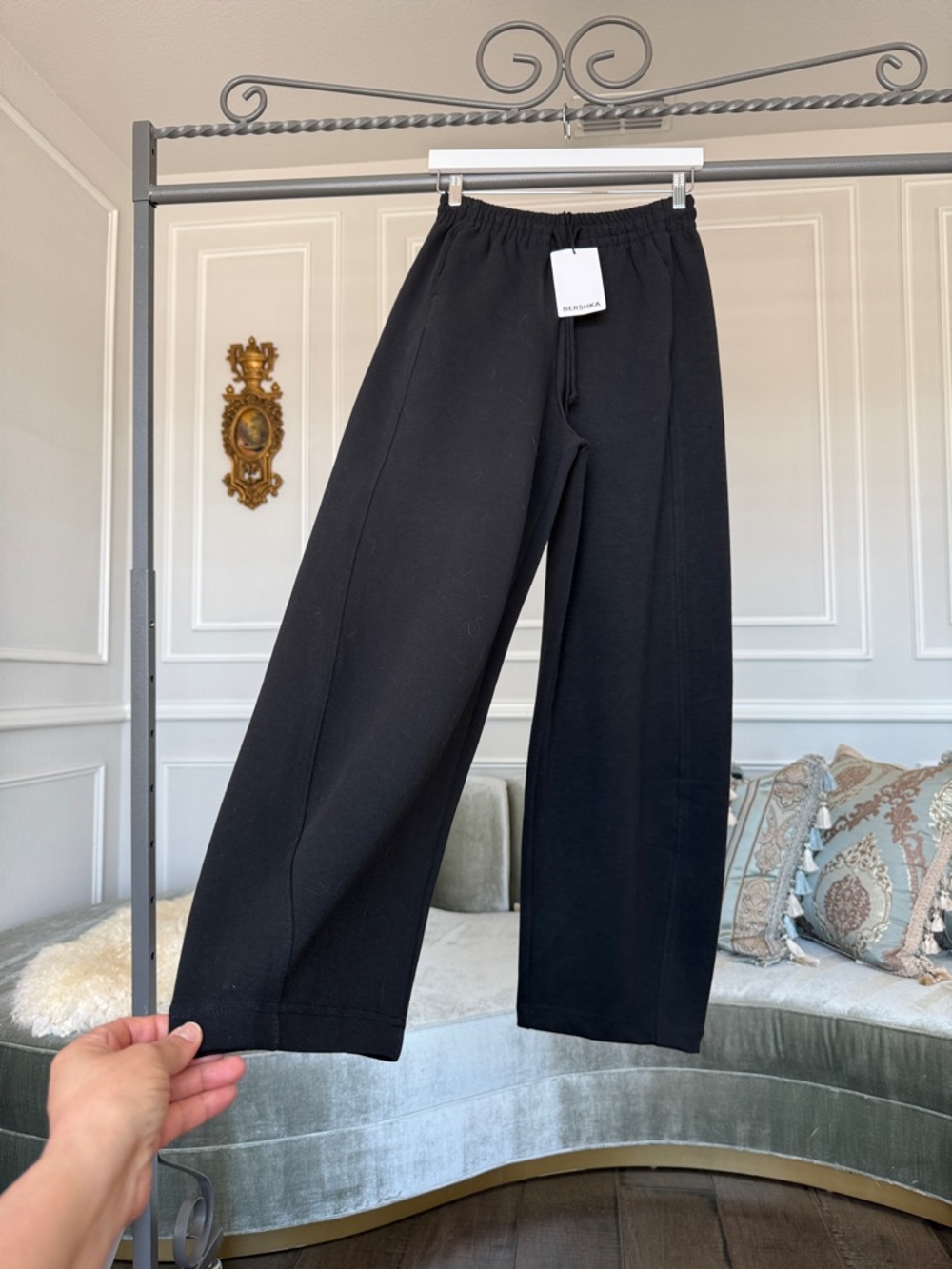 Bershka Women Black Wide-Leg Sweatpants with Elastic Waist size Small - Picture 2 of 9